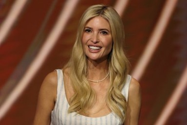 Иванку Трамп и Жизель Бюндхен сняли в бикини на яхте