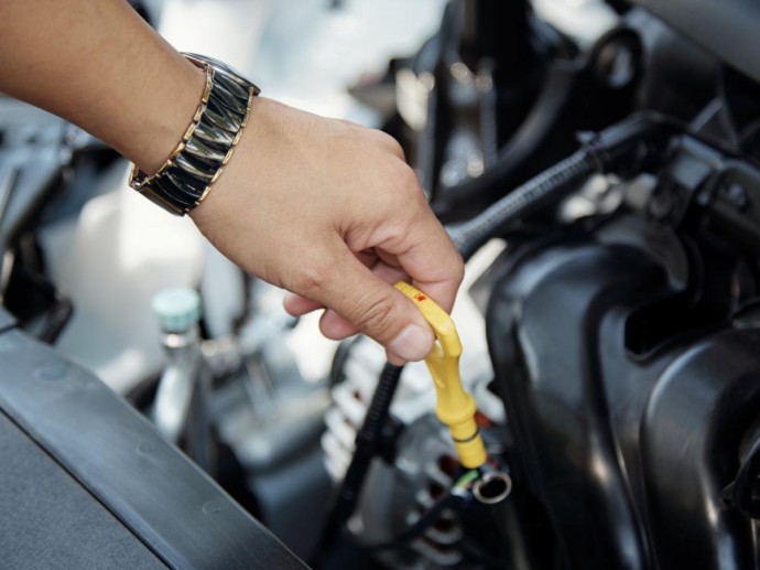 Норма по датчику, риск по щупу: когда и как правильно проверять масло щупом Норма по датчику, риск по щупу: когда и как правильно проверять масло щупом