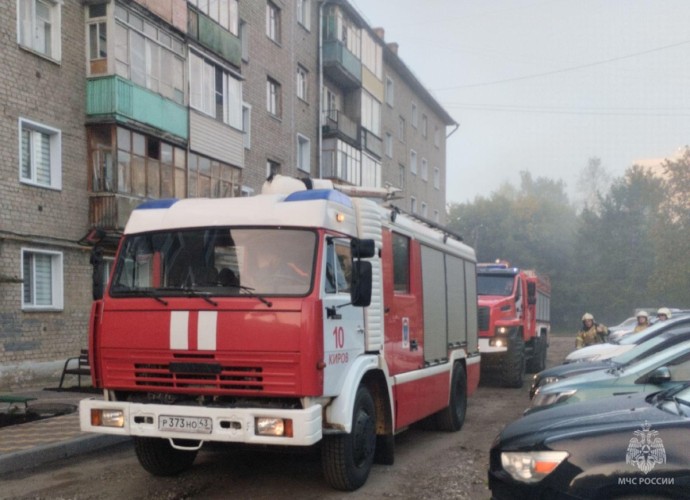 В Кирове на Комсомольской загорелась квартира