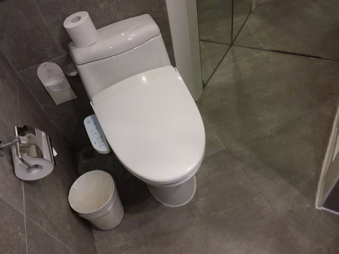 Просто засыпьте на ночь: утром унитаз будет сиять белизной – совет опытного сантехника