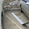 Сильный ветер в Холмске повалил дерево и оборвал обшивку со здания