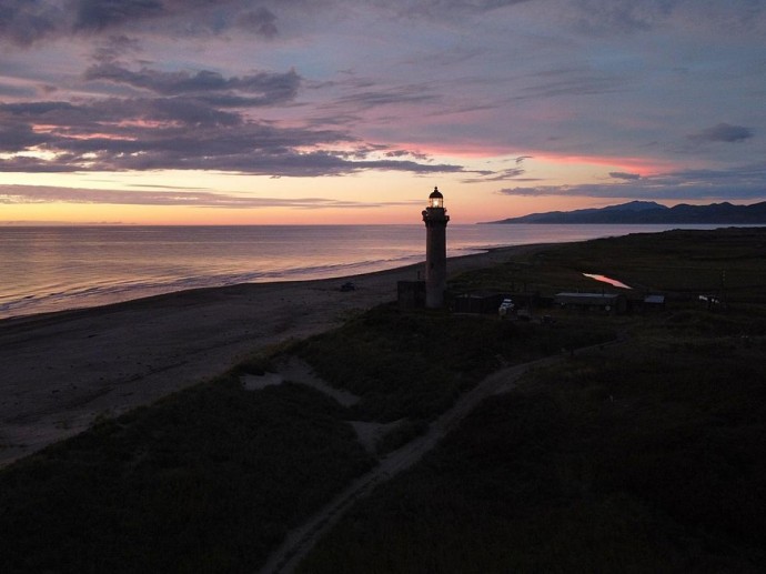 Сахалин, о котором не расскажут путеводители: что скрывает забытый мыс с маяком-призраком