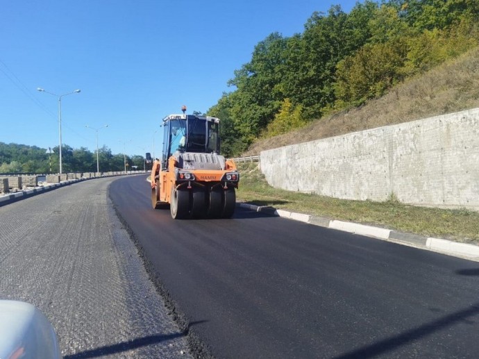 Под Белгородом дорогу к Пикник-парку оборудуют барьерным и перильным ограждениями Под Белгородом дорогу к Пикник-парку оборудуют барьерным и перильным ограждениями
