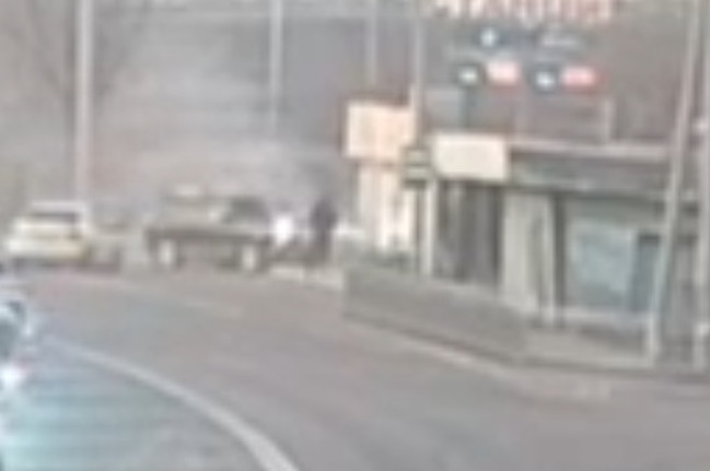 В Улан-Удэ внедорожник в результате ДТП въехал на остановку