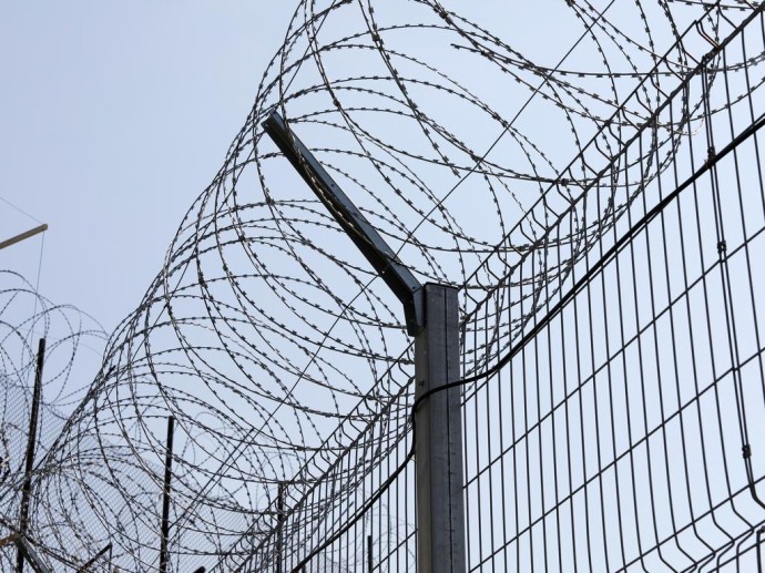 В Белгородской области из‑под стражи сбежал обвиняемый в убийстве и изнасиловании военный В Белгородской области из‑под стражи сбежал обвиняемый в убийстве и изнасиловании военный