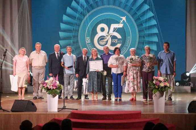 В Старой Руссе отметили 85 лет легендарного авиазавода