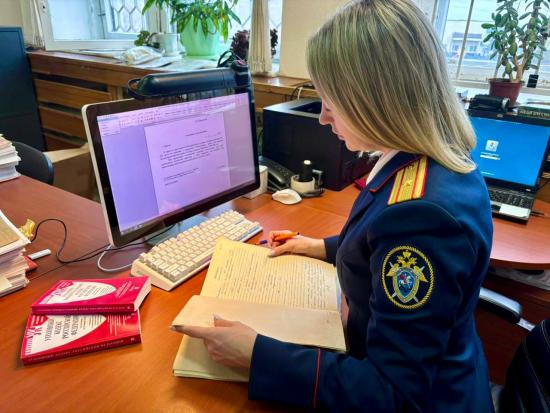 Начальника одного из центров временного содержания иностранных граждан в Приангарье обвиняют в превышении должностных полномочий и взятке