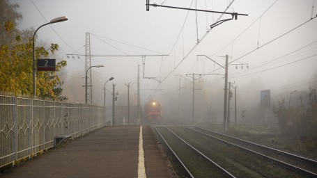Юноша в наушниках попал под электричку на юго-западе Петербурга