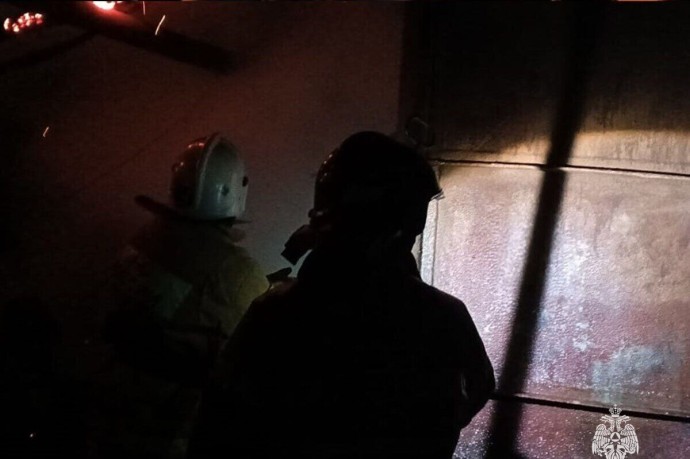 В деревне Каменка Венёвского района пожар повредил постройку В деревне Каменка Венёвского района пожар повредил постройку