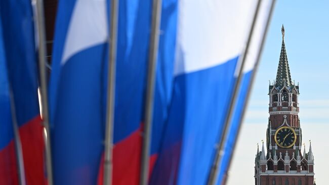 Большинству россиян важно гордиться своей страной, показал опрос ВЦИОМ