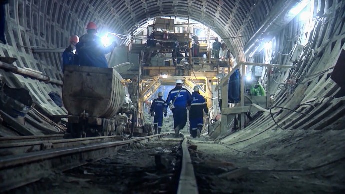 На строительство метро в Петербурге в ближайшие три года направят 217 млрд рублей На строительство метро в Петербурге в ближайшие три года направят 217 млрд рублей