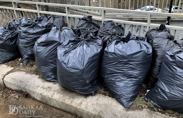 В Бурятии провели уборку в святом месте В Бурятии провели уборку в святом месте