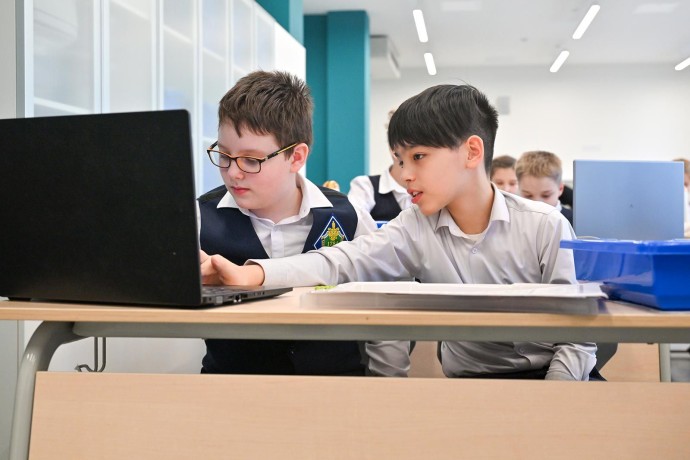 Столичные школьники смогут отправлять друг другу виртуальные подарки в «МЭШ»