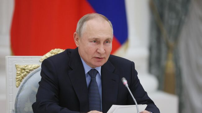 Путин пожелал успехов герою СВО, который работает в его администрации
