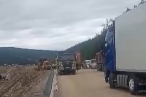 Дорогу в районе провала на трассе Лена протестировали, пустив несколько большегрузов