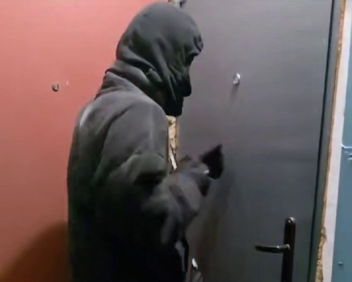 Долбили в дверь и убегали: во Владивостоке возбуждено уголовное дело об издевательствах школьников над учительницей Долбили в дверь и убегали: во Владивостоке возбуждено уголовное дело об издевательствах школьников над учительницей