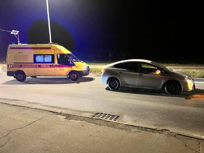 «Приусовод» сбил двух девушек на Русском острове на пешеходном переходе «Приусовод» сбил двух девушек на Русском острове на пешеходном переходе