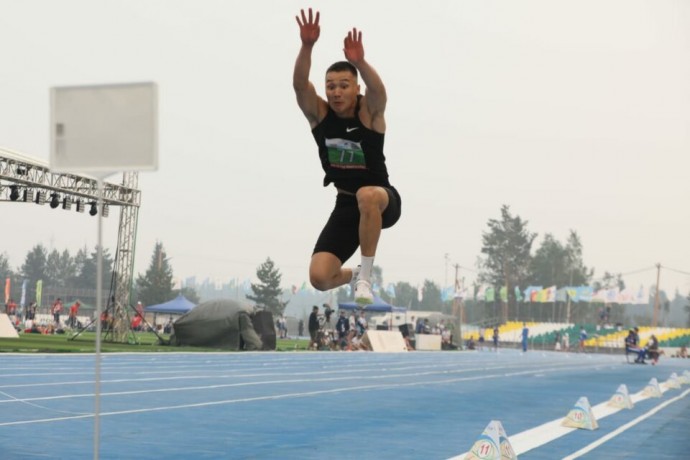 Отбор на Игры Манчаары. В Горном улусе стартовал чемпионат по якутским прыжкам