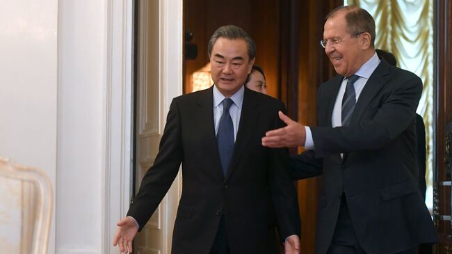 Главы МИД России и Китая обсудят в Москве двусторонние отношения