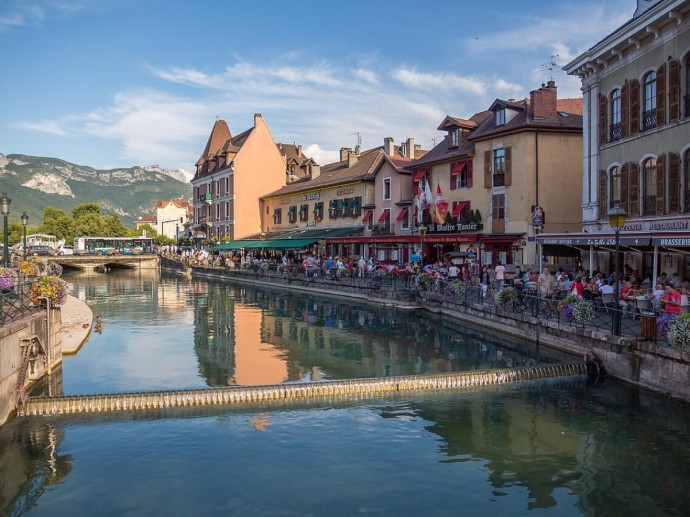 Туристические гиды Франции называют Анси "маленькой Венецией" в Савойе Туристические гиды Франции называют Анси "маленькой Венецией" в Савойе