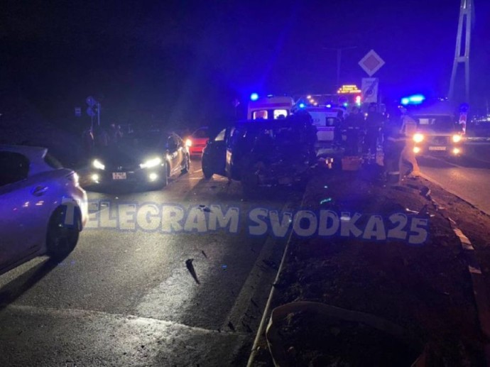 На Русском острове массовая авария заблокировала проезд