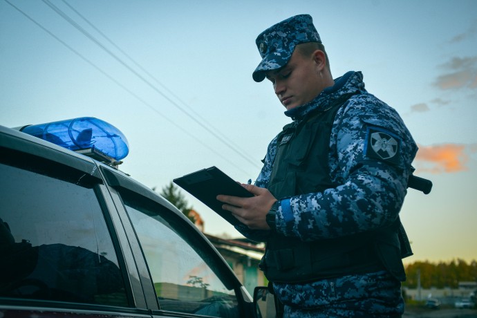 В Пензе отец, сын и их 20-летний знакомый устроили дебош в кафе