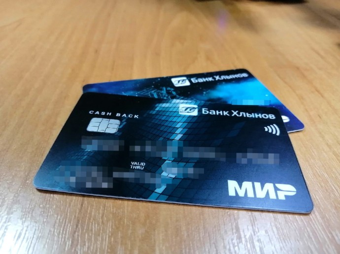 Банки начали в массовом порядке блокировать карты и переводы