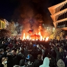 Участники акции протеста в Тбилиси подожгли баррикаду близ резиденции президента