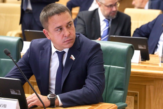 Сенатор Гибатдинов предлагает сократить рабочий день