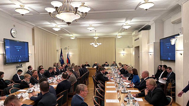 В ГД обсудили комплексный подход к созданию комфортной городской среды В ГД обсудили комплексный подход к созданию комфортной городской среды