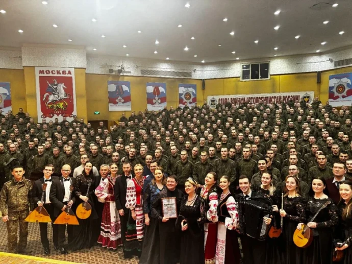 Ансамбль «Россия» исполнил песни Великой Победы Ансамбль «Россия» исполнил песни Великой Победы