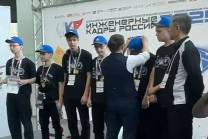 Юные тихвинцы победили во всероссийском конкурсе инженерного мастерства