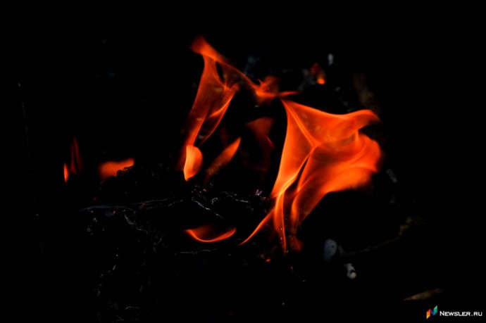 В кировском садовом товариществе сгорели дом, хозпостройки и машина