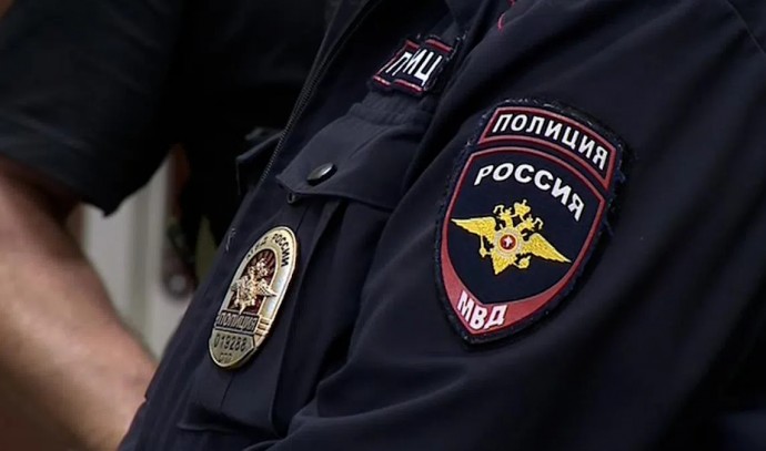 Подростки распылили в лицо дворника газовый баллончик в Приморском районе
