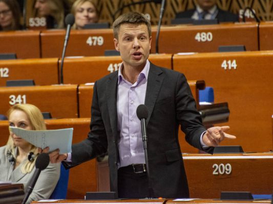 Гончаренко: Украине хватит спасать Европу, у нее есть НАТО — пусть воюет сама