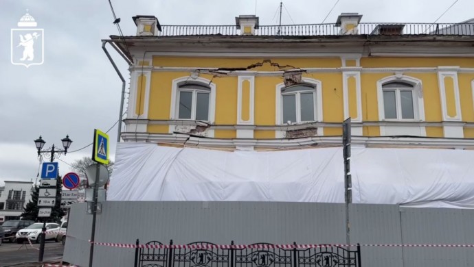 У владельца разрушающегося здания в центре Ярославля закончилось разрешение на работы