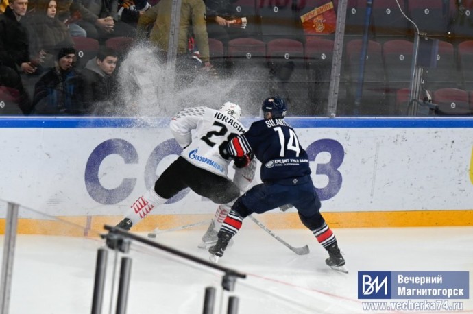 Хоккеист "Металлурга" Силантьев назвал причину поражения от "Авангарда"