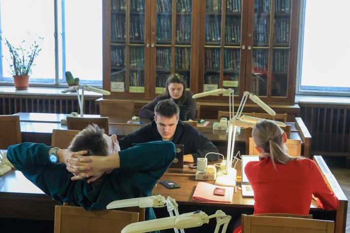 Более 80% студентов дневных отделений вузов уверены, что должны работать