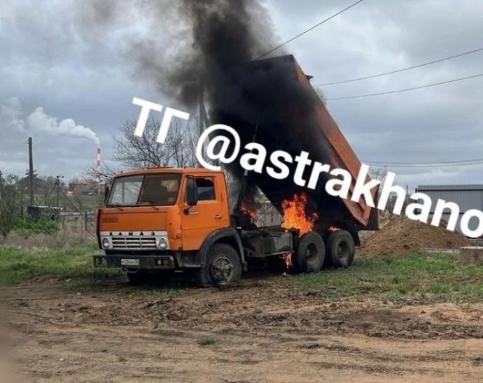 Водителя Камаза внезапно убило под Астраханью