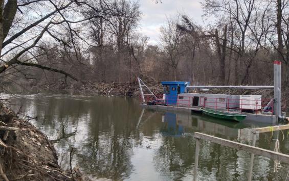 В Курске начали расчистку русла Тускари с помощью земснаряда
