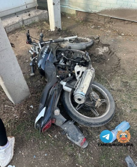 В Башкирии пьяный водитель на иномарке сбил двух подростков на мотоцикле