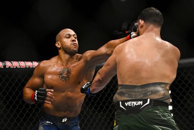 Биспинг назвал ограблением бой Аспиналла и Гана