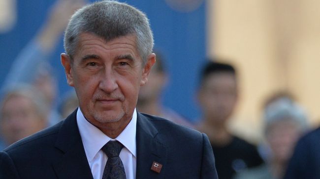 Премьер Чехии отказался обсуждать с президентом Франции Украину Премьер Чехии отказался обсуждать с президентом Франции Украину