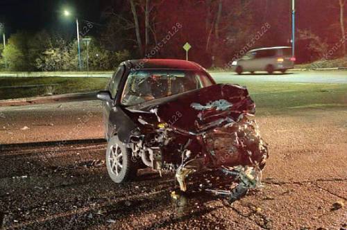 В жесткой аварии в Белогорске пострадал водитель грузовика