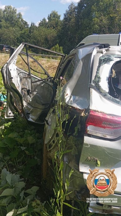В Башкирии машина улетела в кювет, один человек погиб В Башкирии машина улетела в кювет, один человек погиб