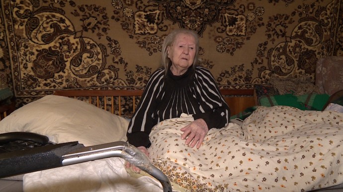 Незрячую блокадницу с докторской степенью по химии держат взаперти в квартире у Эрмитажа