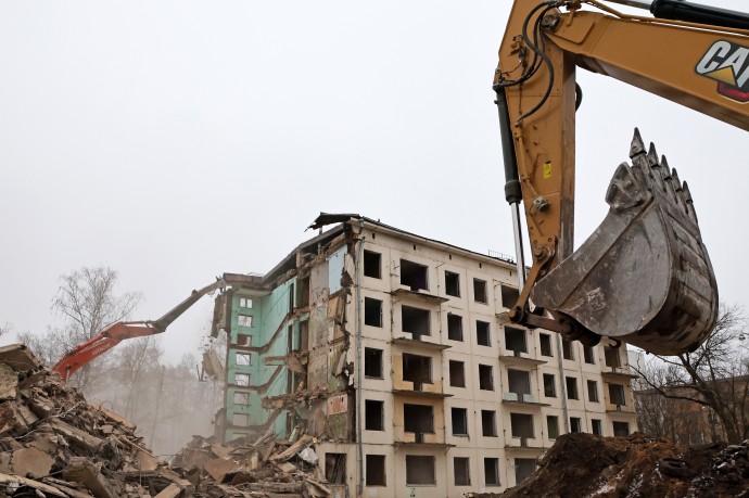 В России расселили 30,5 млн метров аварийного жилья