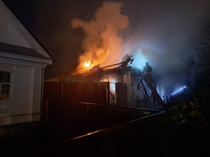 Пензенские спасатели помогли потушить пожар в Никольске