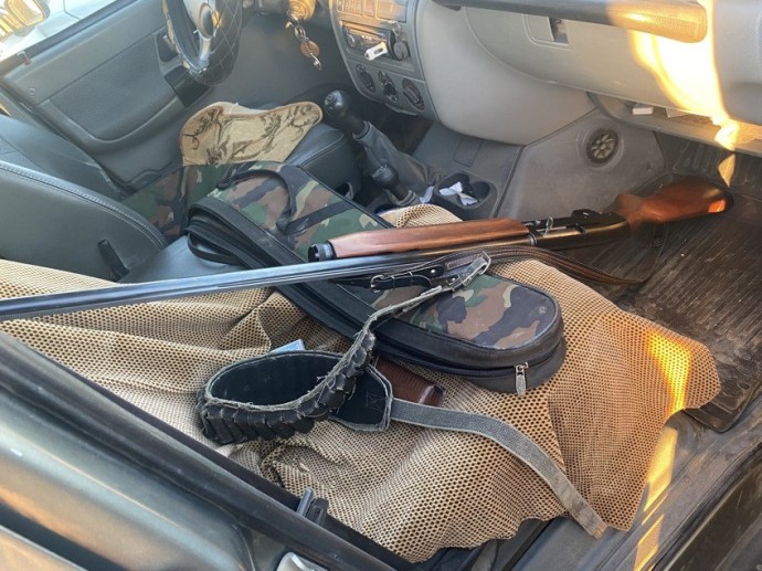 Гость Астраханской области попался на незаконной охоте на зайцев и шакалов