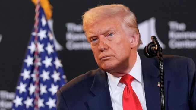 Трамп заявил, что разговор между Путиным и Зеленским придется вести ему